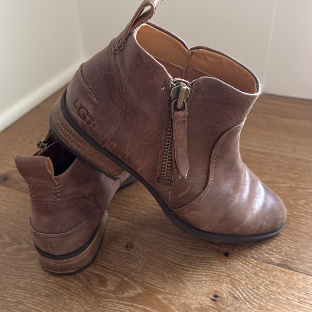 Ugg 8 brown leather boots